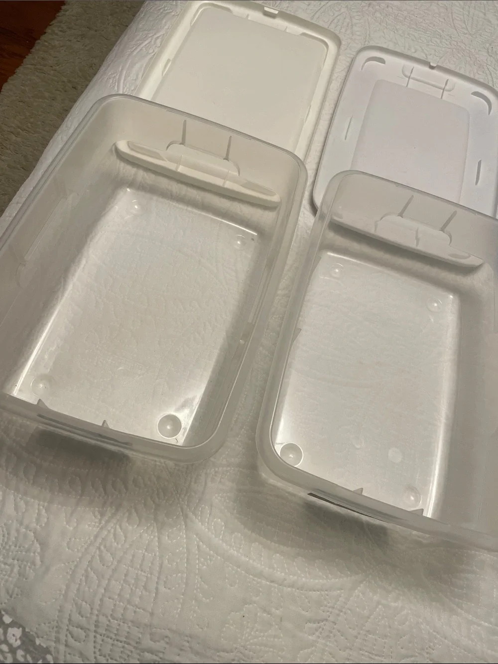 Set of 4 STERILITE Plastic Storage Containers or Bins with Lids Lightly Used